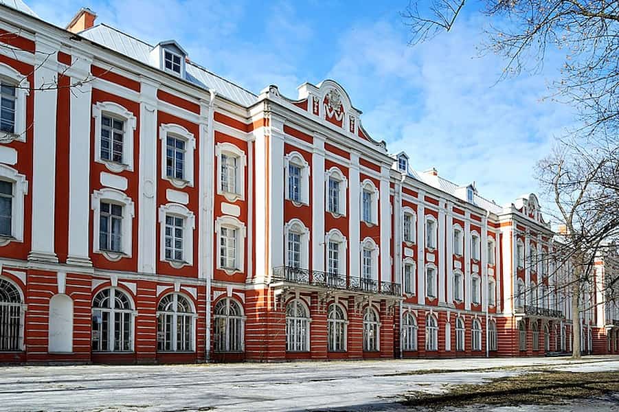 Main Pedagogical Institute, St Petersburg Dmitri Mendeleev graduated from the Main Pedagogical Institute, St Petersburg